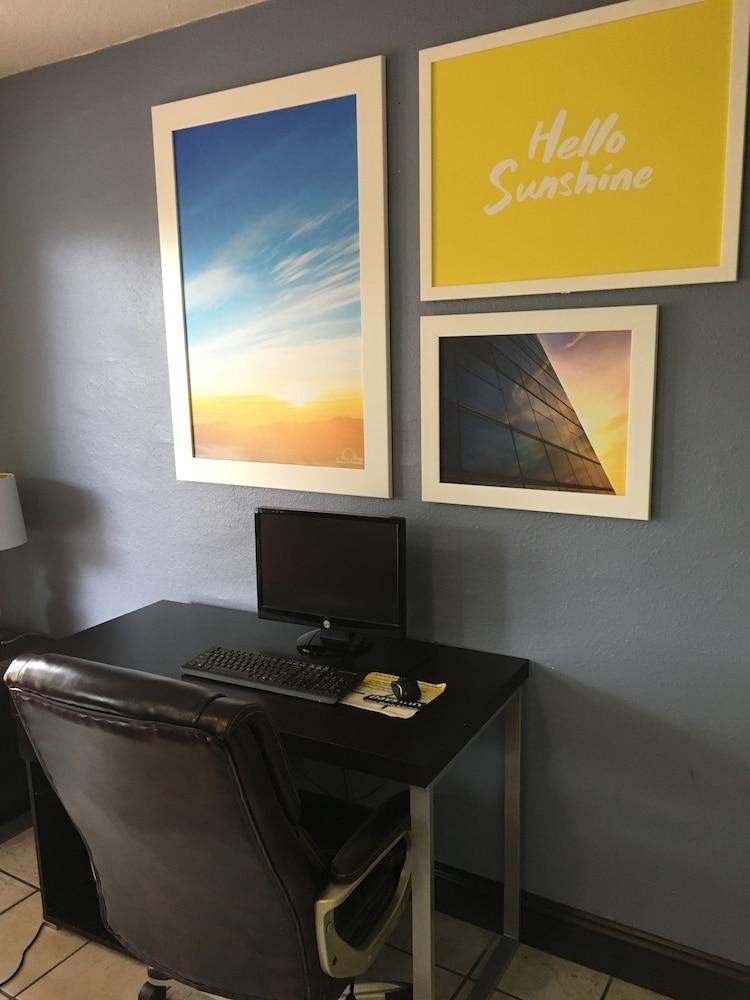 Days Inn By Wyndham Lake City I-10 Экстерьер фото