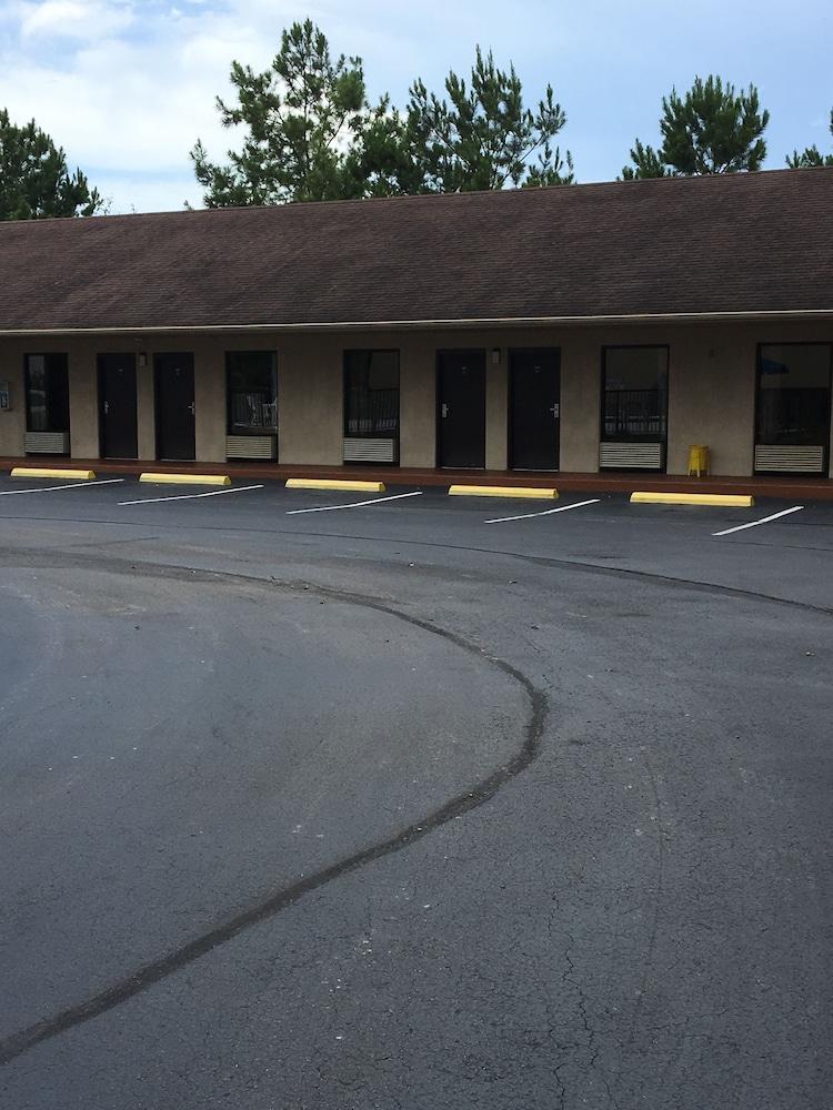 Days Inn By Wyndham Lake City I-10 Экстерьер фото