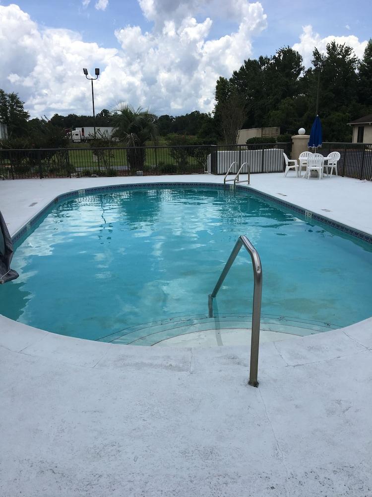 Days Inn By Wyndham Lake City I-10 Экстерьер фото