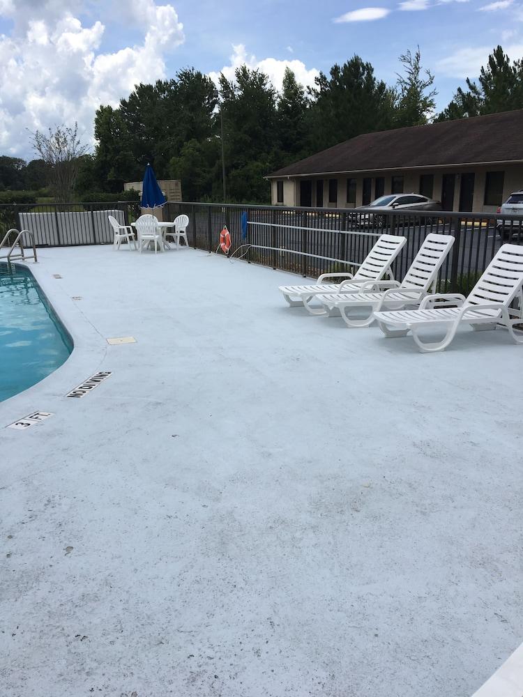 Days Inn By Wyndham Lake City I-10 Экстерьер фото
