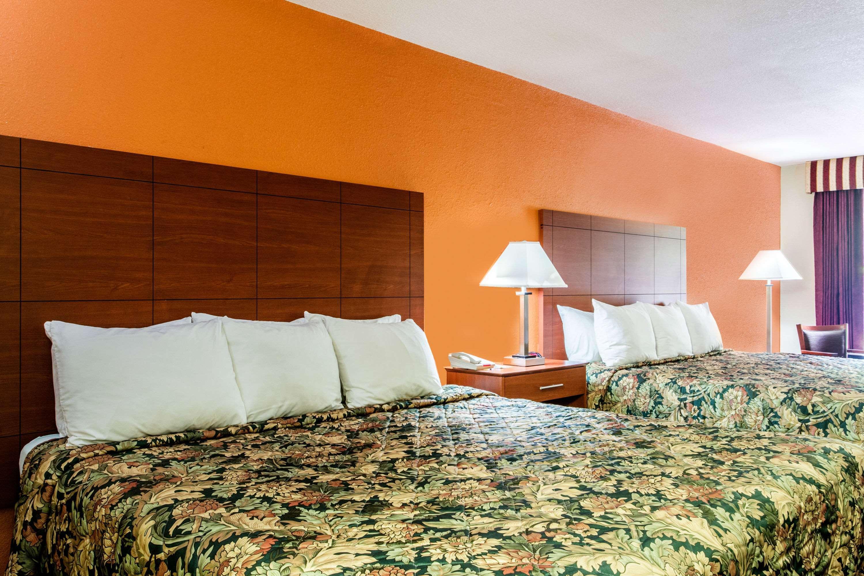 Days Inn By Wyndham Lake City I-10 Экстерьер фото