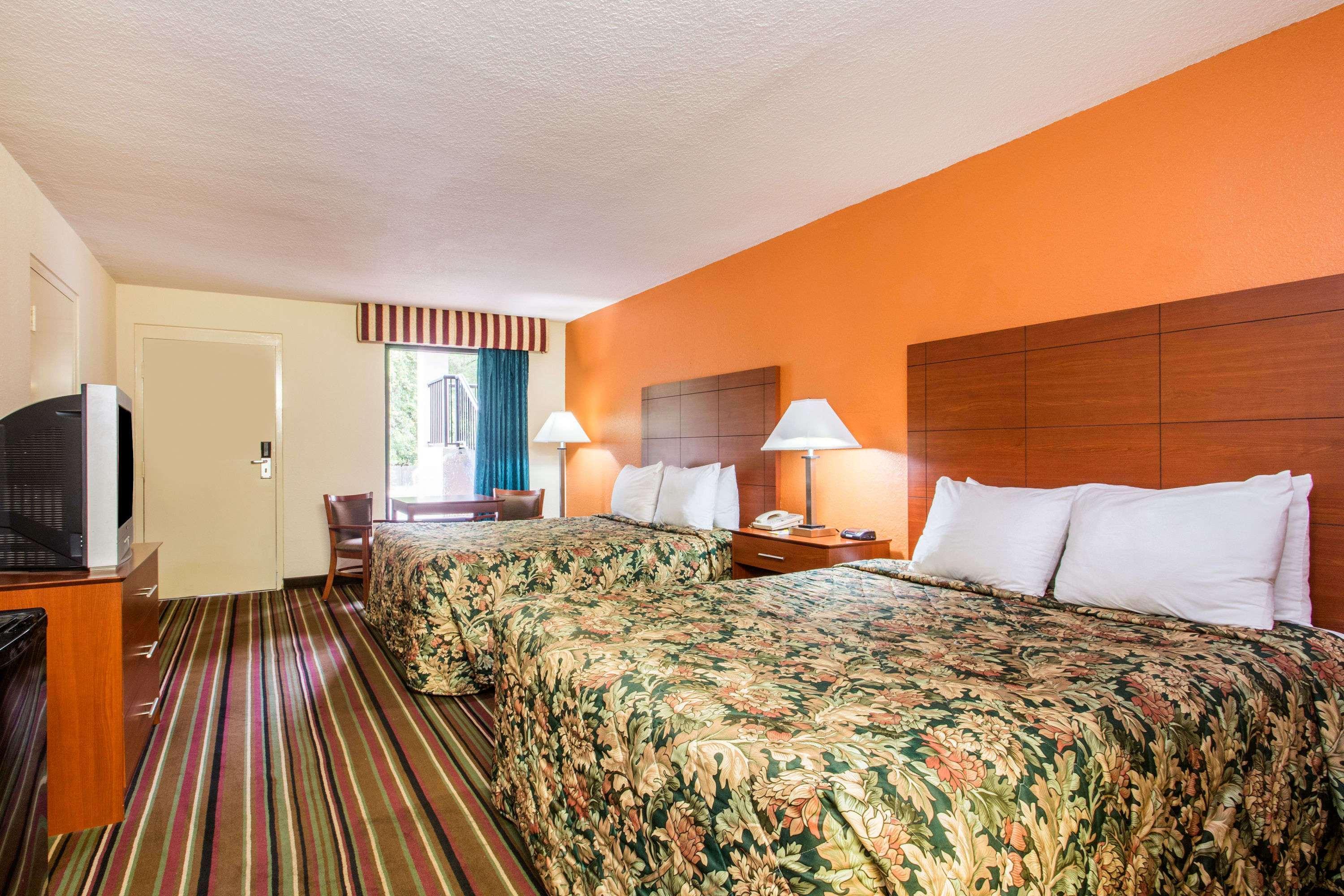 Days Inn By Wyndham Lake City I-10 Экстерьер фото