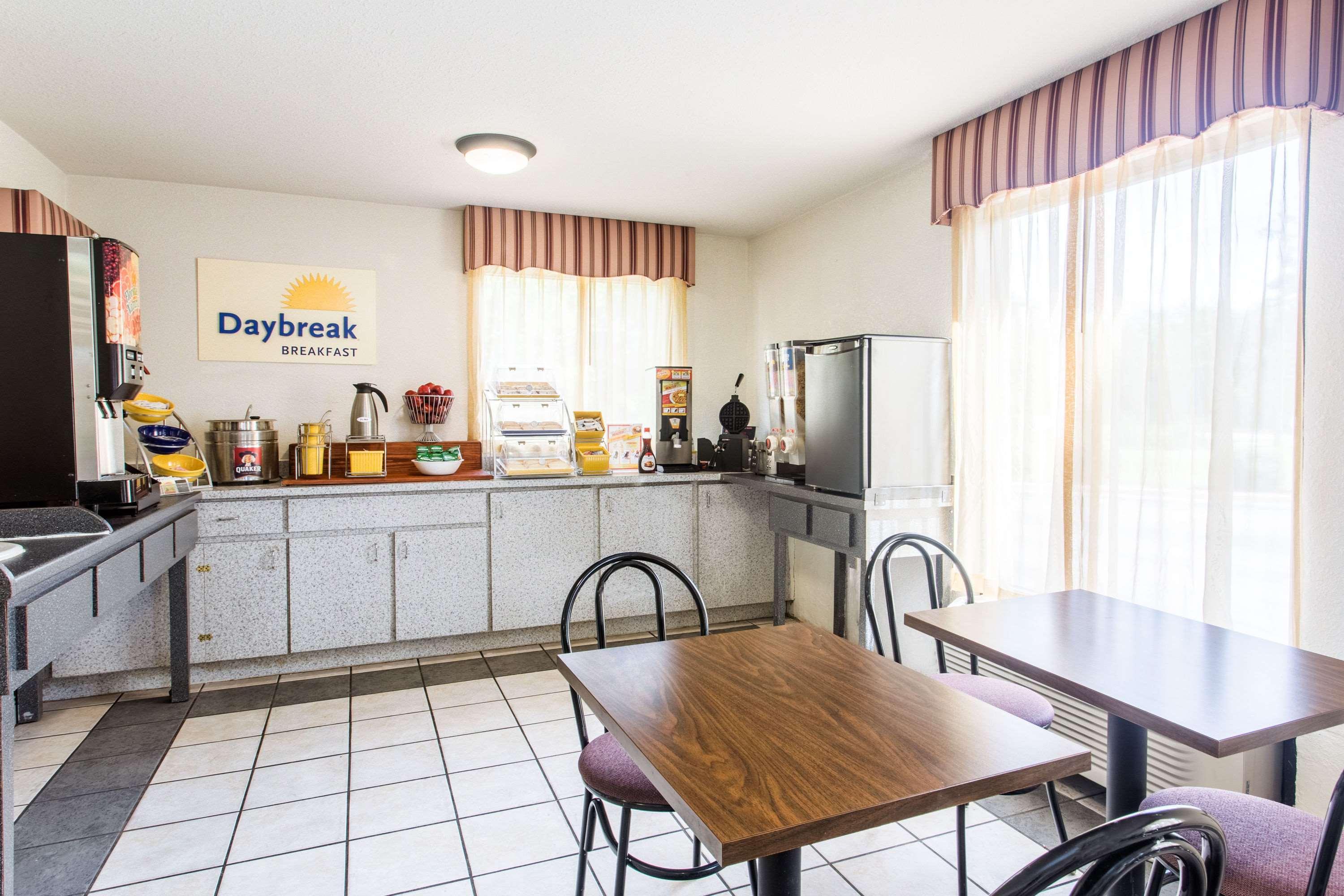 Days Inn By Wyndham Lake City I-10 Экстерьер фото
