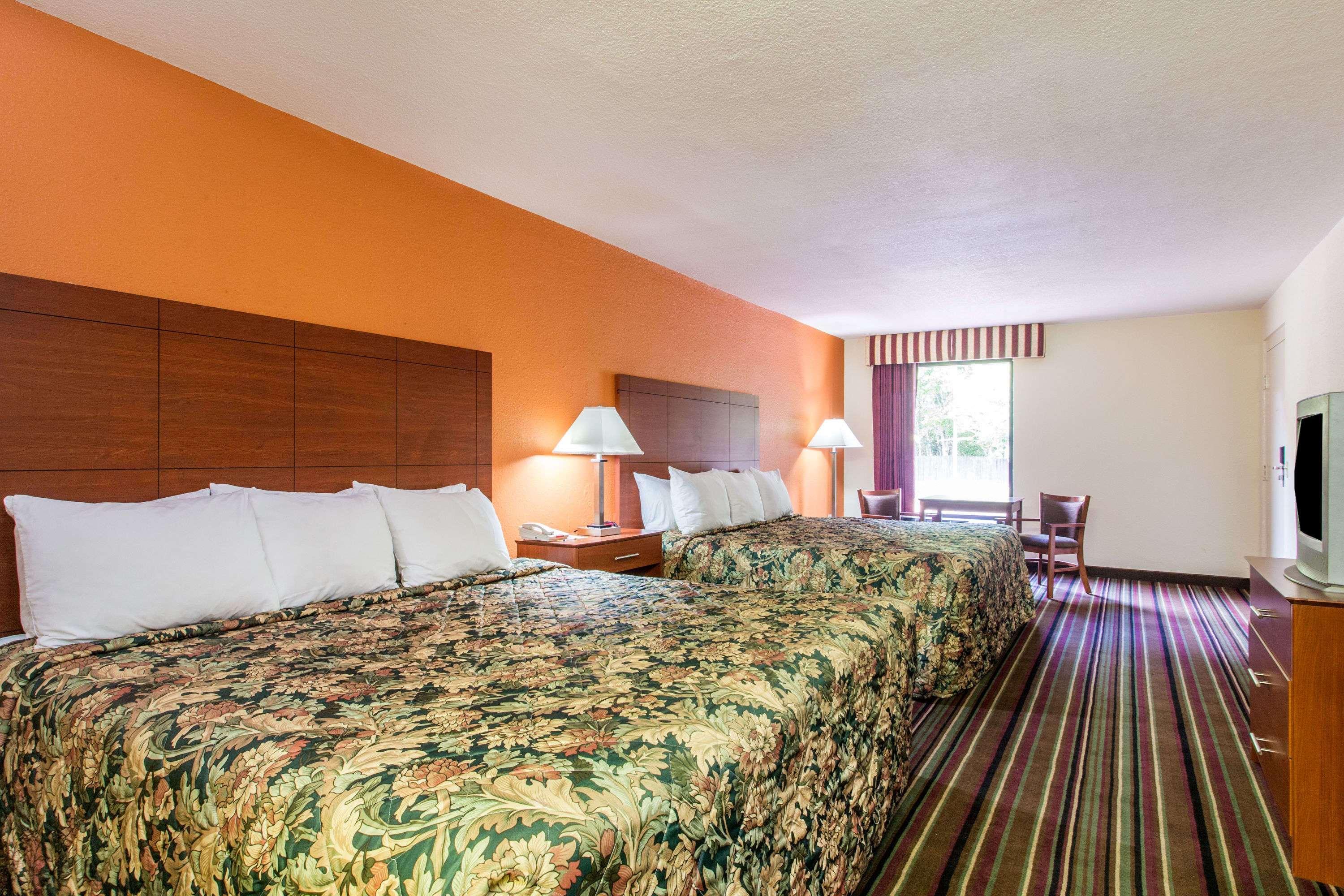 Days Inn By Wyndham Lake City I-10 Экстерьер фото