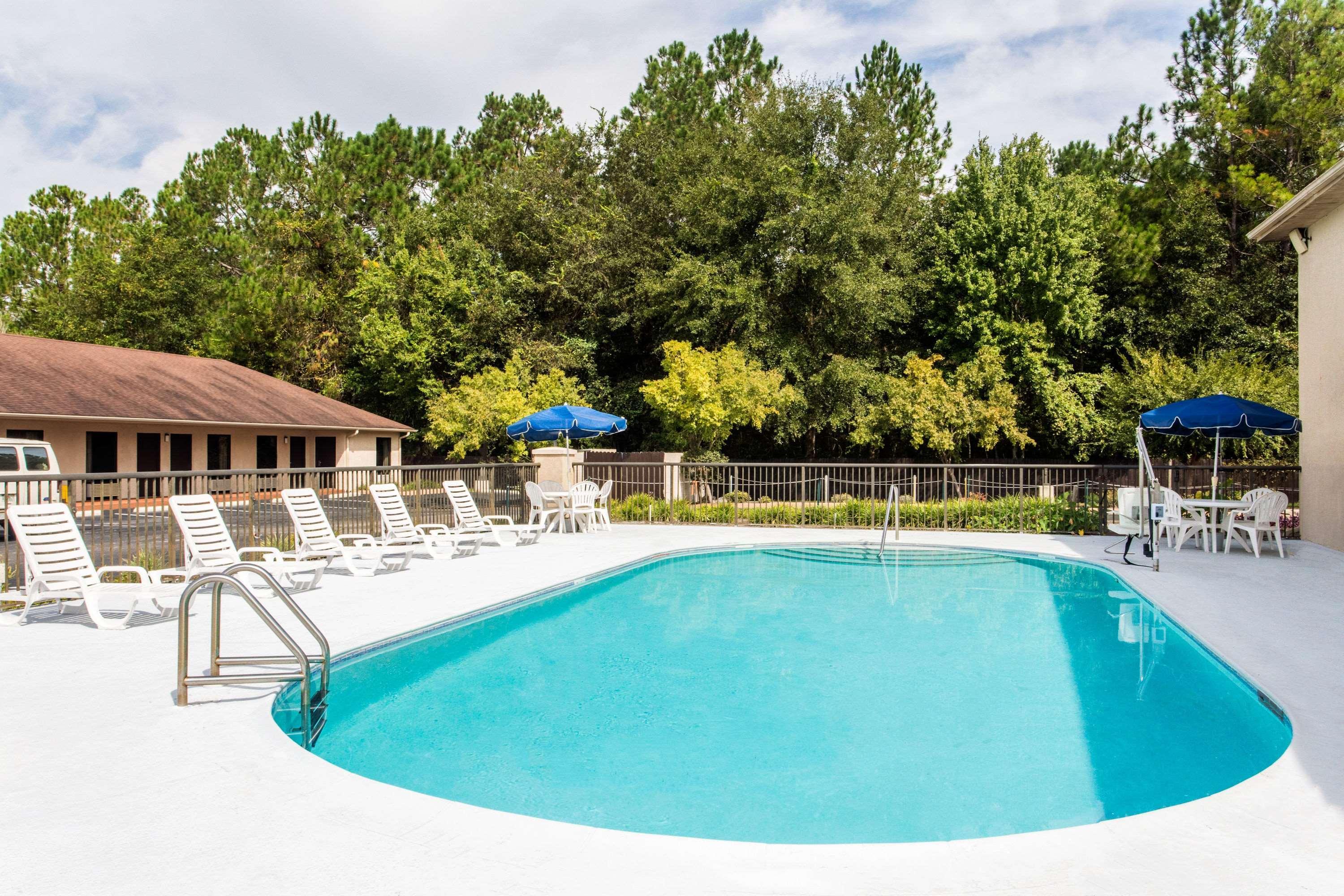 Days Inn By Wyndham Lake City I-10 Экстерьер фото