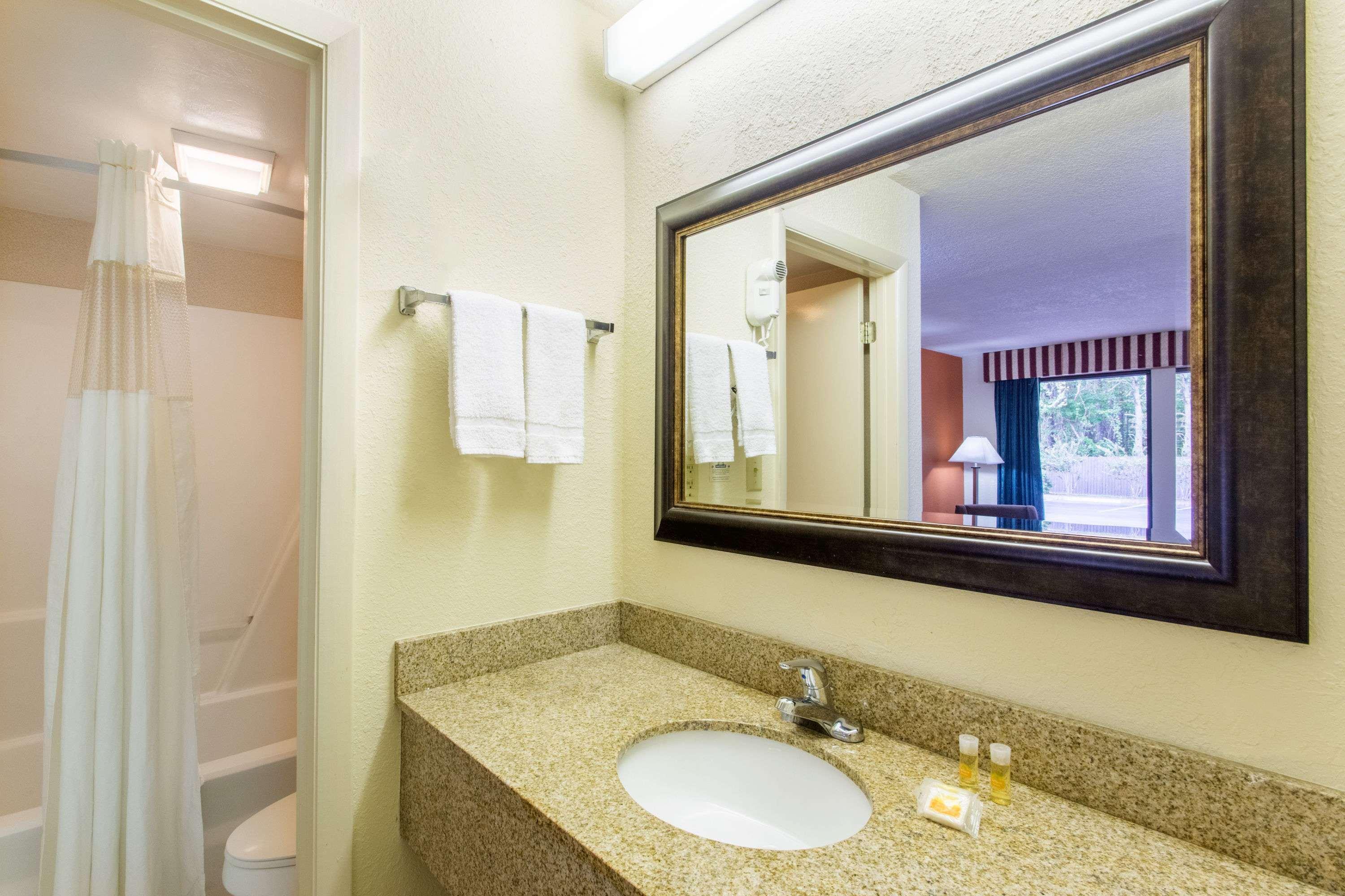 Days Inn By Wyndham Lake City I-10 Экстерьер фото