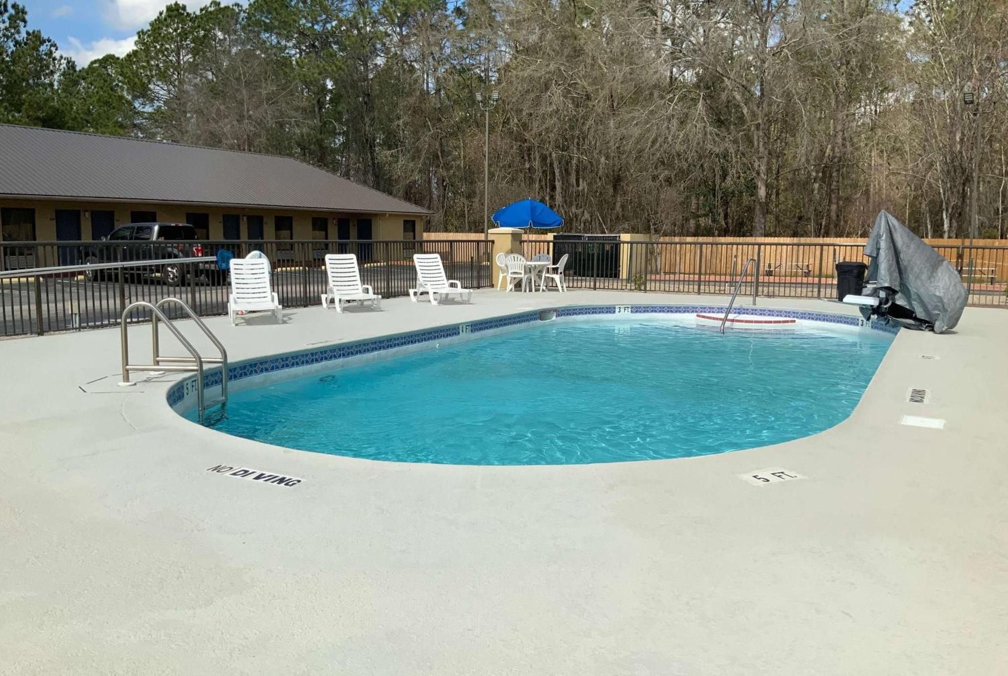 Days Inn By Wyndham Lake City I-10 Экстерьер фото