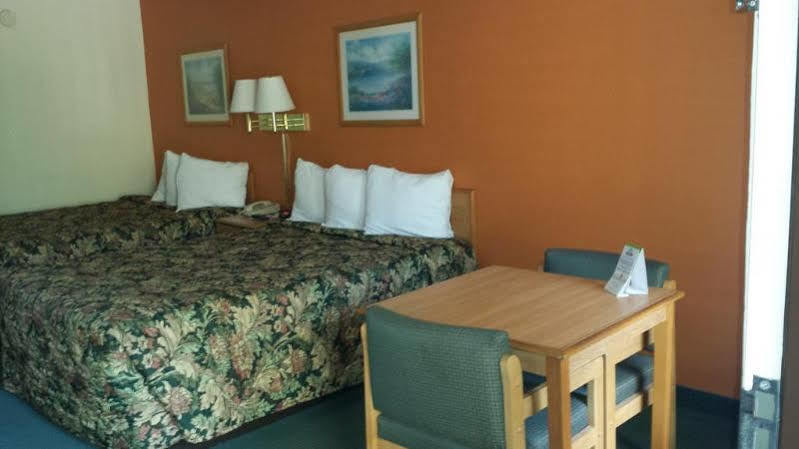 Days Inn By Wyndham Lake City I-10 Экстерьер фото