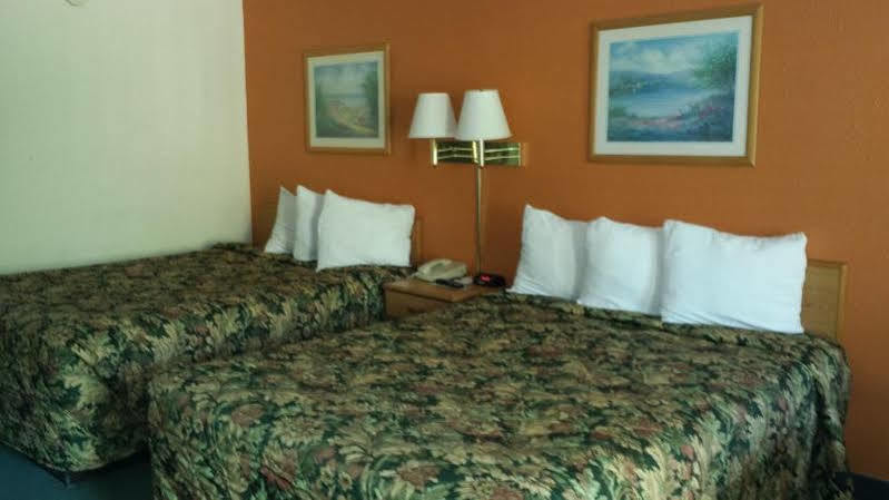 Days Inn By Wyndham Lake City I-10 Экстерьер фото