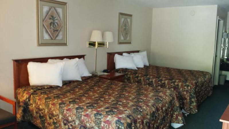Days Inn By Wyndham Lake City I-10 Экстерьер фото