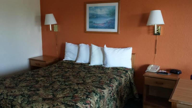 Days Inn By Wyndham Lake City I-10 Экстерьер фото